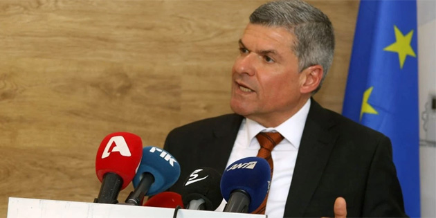 Papanastasiu Chevron yetkilileriyle grt