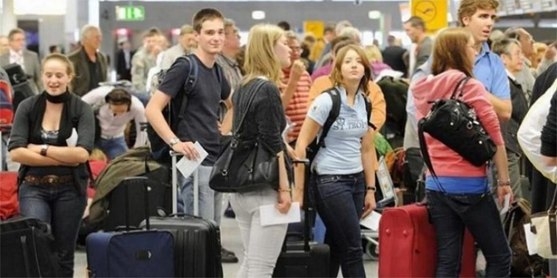 9 y�lda 290 bin “turist” �lkeye giri� yapt� ama ayr�lmad�