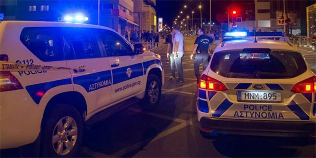 Lefkoa’nn Rum kesimi iki rakip etenin gvde gsterisine sahne oldu