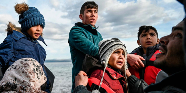 Greko Burnu a��klar�nda saptanan teknede 18 m�lteci 