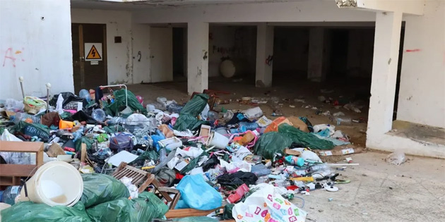 Paralimni’de ��plerin i�inde berbat ko�ullarda ya�ayan aileler tahliye edildi 