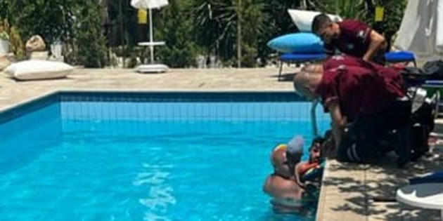 Eli havuzun tahliye borusuna skan ocuk itfaiye tarafndan kurtarld
