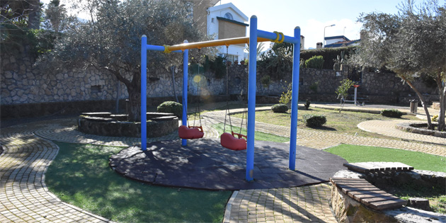 Girne belediyesi park bah�eler birimi, �ocuk parklar� ve ye�il alanlarda bak�m ve temizlik �al��malar�n�n s�rd���n� kaydetti