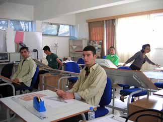 MESLEK L�SELER� B�LG� BECER� YARI�MASI YAPILDI