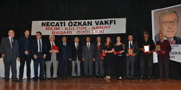Necati �zkan Vakf� “Ba�ar� �d�lleri” Yar�n Ak�am Veriliyor