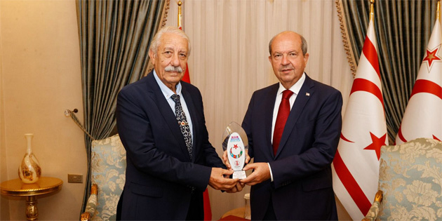 Tatar, T�rk D�nyas� �iir �d�l�n� kazanan �ks�zo�lu’nu kabul etti