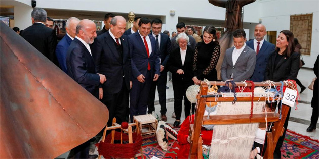 Cumhurba�kan� Tatar, U�ak Hal� Sergisi’nin a��l���n� yapt�