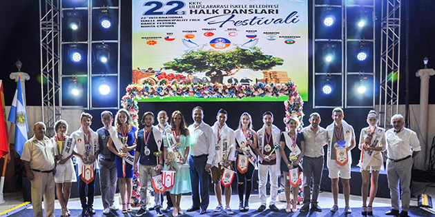 �SKELE FEST�VAL�’NDE GELENEKSEL KOST�M DEF�LES� �LE BAY VE BAYAN FEST�VAL G�ZEL� SE��M� YAPILDI