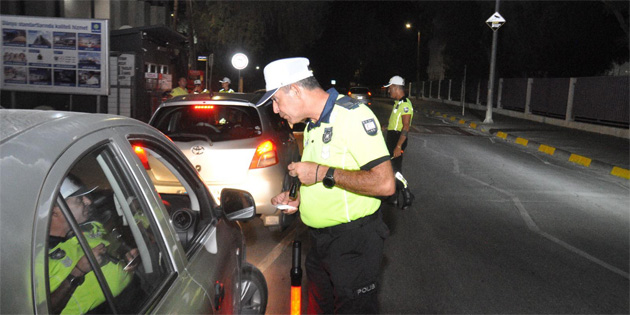 KKTC genelindeki trafik denetimlerinde 417 ceza, 48 srcye trafikten men