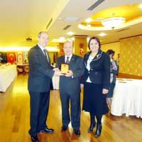 Lions Kulpleri Birlii plaket verdi