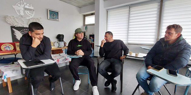 SADECE OCUKLARIMIZ N ADALET STYORUZ 