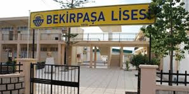 BEK�RPA�A L�SES�’NDE M�D�R Z�YARET�NE ��RETMENLERDEN PROTESTO!