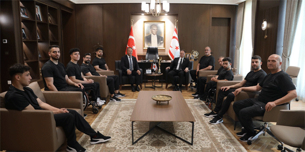 �zt�rkler, Vak�flar Tekerlekli Sandalye Basketbol Tak�m�’n� kabul etti