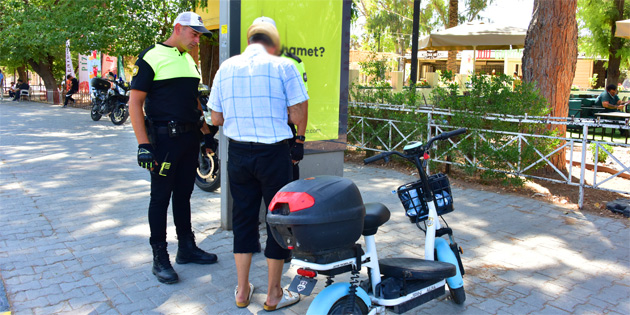 Polis, elektrikli scooterlar ile ilgili kurallar� hat�rlatt�, uyar�larda bulundu
