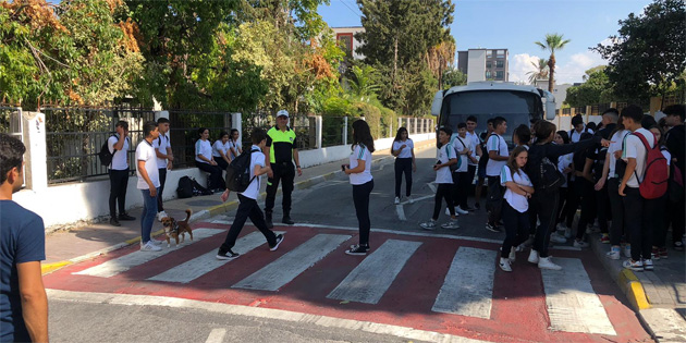 Okul nlerinde younlaan trafik ak, polis tarafndan ynetiliyor