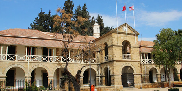 Ledra Palace S�n�r Kap�s�’ndan arac�yla bariyeri k�rarak KKTC’ye kanunsuz giri� yapan A.N. mahkemeye ��kar�ld�