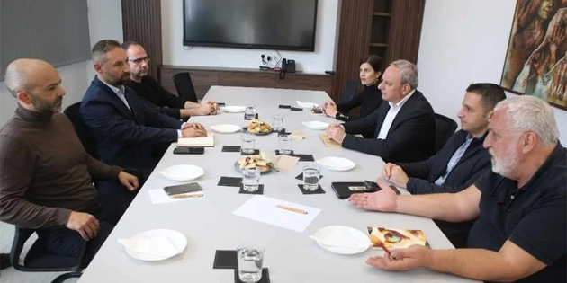 AKEL ve KTS eitim sorununu grt
