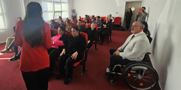 Engelsiz Ya�am Evi’nde, engelli bireylere y�nelik “�al��ma Hayat� Bilgilendirme Semineri” ger�ekle�tirildi.