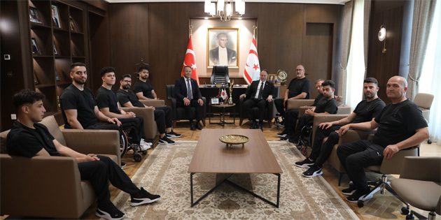 �zt�rkler, Vak�flar Tekerlekli Sandalye Basketbol Tak�m�’n� kabul etti