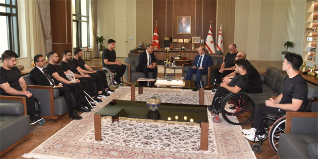 Tatar, Vak�flar Tekerlekli Sandalye Basketbol Tak�m�’n� kabul etti 