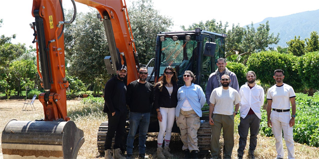 T�rkiye, K�K T�rk �ye Ofisi'ne ekskavat�r ve ara� ta��y�c�s� ba���lad�