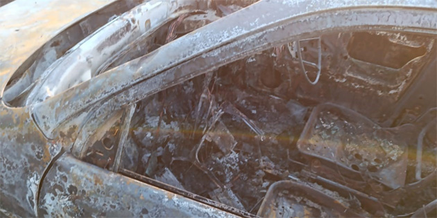 Korkuteli’ndeki trafik kazas�nda a�aca �arpan ara� yand� 