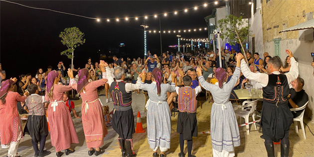Lefkoa Genlik Gnleri kapsamnda “ki Toplumlu Konser ve Halk Danslar Gsterisi” yapld 
