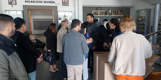 Gazimausa Belediyesi, Mausa Arena'da afetzedeler iin yardm malzemesi topluyor