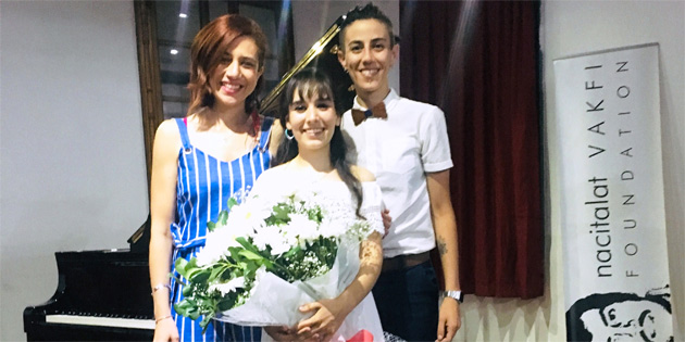 Amcazade, piyano resitalinden elde edilen geliri Kemal Saraolu Lsemili ocuklar ve Kanserle Sava Vakf’na balad 