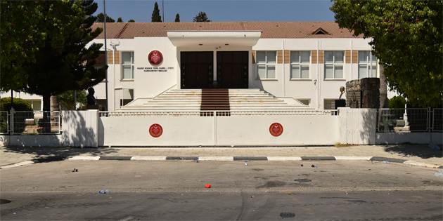 Belediyelerin Meclis �n�ndeki eylem bug�n i�in sona erdi, i� ara�lar� kald�r�ld� 