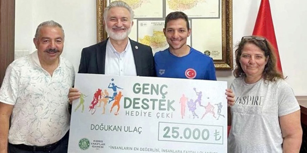 KIBRISLI T�RK Y�Z�C�YE DESTEK 