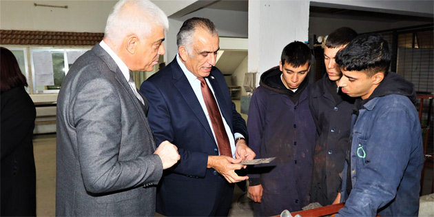 �avu�o�lu ve Kamac�o�lu, Sedat Simavi End�stri Meslek Lisesi’ni ziyaret etti