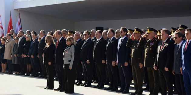 Kurucu Cumhurba�kan� Denkta� vefat�n�n 13’�nc� y�l d�n�m�nde an�t mezar�nda d�zenlenen t�renle an�ld�