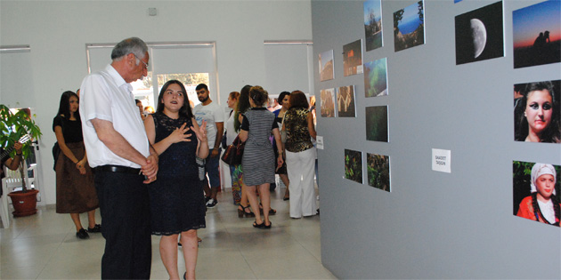 “Bakmak ve G�rmek Aras�nda” foto�raf sergisi a��ld�