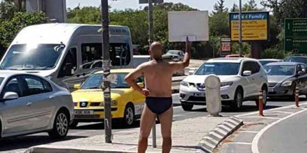 Lefko�a’da ��plak protesto