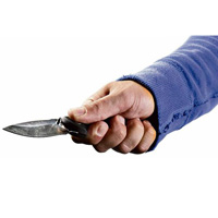 Larnaka’da �inli kad�n “g�r�lt�den uyuyam�yor” diye iki ki�iyi b��aklad� 