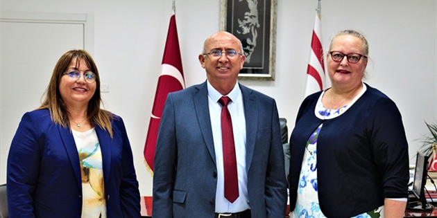 Bakan �zyi�it, Montessori yetkilileriyle g�r��t� 