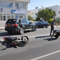 KAZADA A�IR YARALANDI