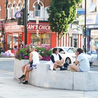 Haringey’de �i�ekler a�t� 