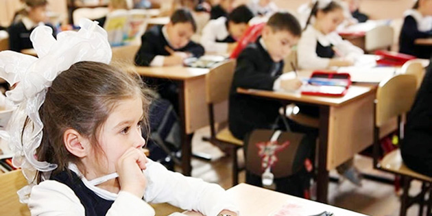 OKULLARDA DA SAATLER DE���T�