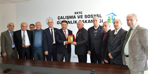 BAKAN SANER, TBK GAZ�LER DERNE�� HEYET�N� KABUL ETT�