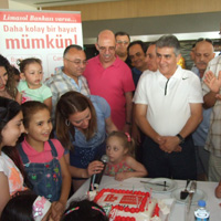 G�zel bir g�n ya�ad�lar 
