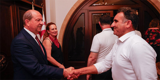 Cumhurbakan ve ei, Cumhurbakanl personeliyle bayramlat