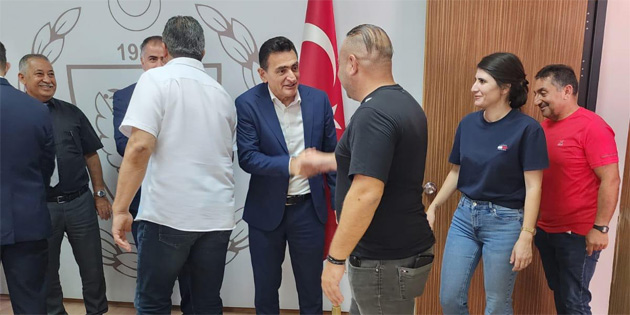 Ouz, bakanlk personeliyle bayramlat