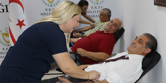 Milli E�itim Bakanl��� personeli kan ba����nda bulundu