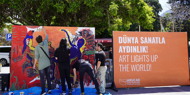 D�nya Sanat G�n�… ARUCAD, Girne Ramadan Cemil Meydan�’nda etkinlik d�zenledi