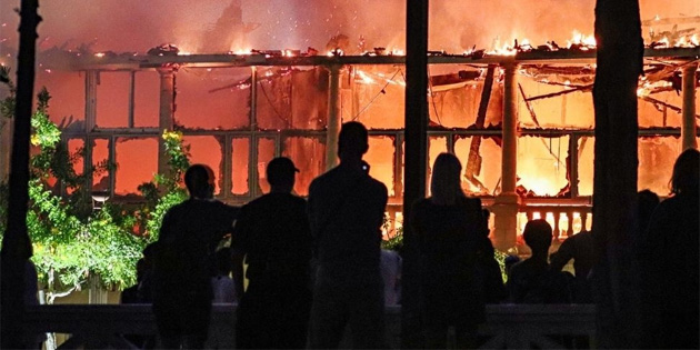 Baf'taki yang�nda tarihi bina k�l oldu