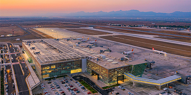Ercan Havaliman�’nda RWY 11R/29L pistinde lastik izi temizleme �al��mas� yap�lacak