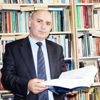 LA akademisyeni Aayev’in almas Posof Aratrmalar kitabnda 
