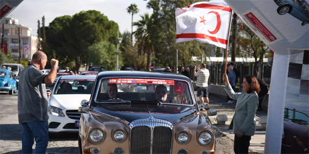 14’�nc� Uluslararas� Cumhuriyet Klasik Otomobil etkinli�inin ikinci aya�� ba�lad�